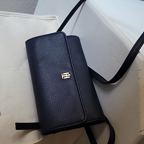 TOMMY HILFIGER NAVY BLUE CROSSBODY BAG - Picture 5 of 8